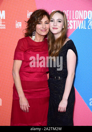 Orla Brady (links) und Ann Skelly an der Rose spielt Julie Weltpremiere als Teil des BFI London Film Festival am Vue Kino in London. Stockfoto