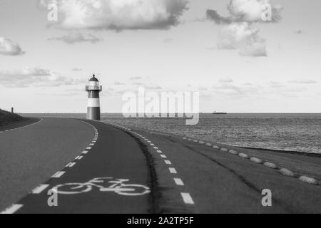 Der Leuchtturm Noorderhooft, auch bekannt als Westkapelle Laag ist einer der bekanntesten Leuchttürme in den Niederlanden, es wurde im Jahre 1875 gebaut. Stockfoto