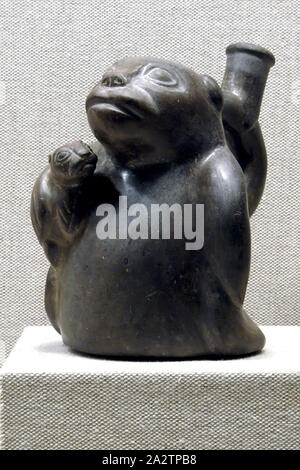 Steigbügel - ausgießer Behälter in der Form eines sea lion, Moche Kultur, 300-500, Keramik, Lack, 6-13/16 x 5-1/2 x 7 in., Native Kunst der Americas Stockfoto