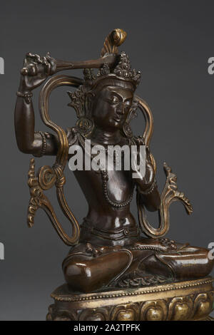 Manjusri, Qing Dynastie, Qing Dynasty, 1700-1899, bronze, 11-1/4 in., tibetanische, nepalesische, asiatische Kunst Stockfoto