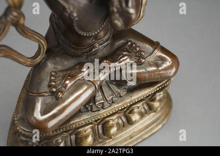 Manjusri, Qing Dynastie, Qing Dynasty, 1700-1899, bronze, 11-1/4 in., tibetanische, nepalesische, asiatische Kunst Stockfoto