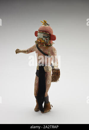 Kachina Puppe, Hopi, 1930-1960, Holz, Pigment, Tuch, 13 x 6-1/4 x 4 in., Native Kunst der Americas Stockfoto