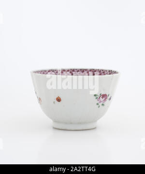 Tasse Tee, 18. Jahrhundert, Emaille auf Porzellan, 1-7/8 x 3 (Durchm.)., Asiatische Kunst Stockfoto