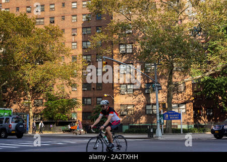 Die massive NYCHA Elliot Häuser Komplex von Wohnungen in Chelsea in New York am Samstag, 28. September 2019. (© Richard B. Levine) Stockfoto