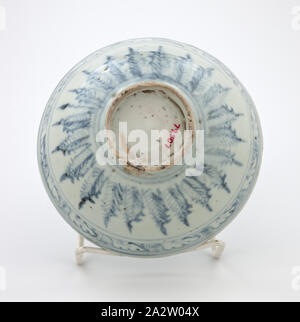 Schüssel, Ming Dynastie, Ming dynasty, 1400-1599, Porzellan mit den blauen Unterglasur, 2-11/16 x 5-1/2 (Durchm.)., Asiatische Kunst Stockfoto