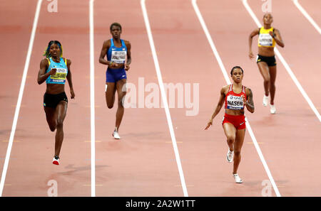 Bahrain Salwa Eid Naser (rechts) auf dem Weg zu Gold im 400 m-Finale der Frauen während des Tages sieben der IAAF Weltmeisterschaften am Khalifa International Stadium, Doha, Katar. Stockfoto