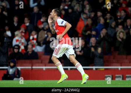 London, Großbritannien. 03 Okt, 2019. Dani Fernandez von Arsenal feiert nach 4. Ziel seines Teams zählen. UEFA Europa League, Gruppe F, Arsenal v Standard Lüttich im Emirates Stadium in London am Donnerstag, den 3. Oktober 2019. Dieses Bild dürfen nur für redaktionelle Zwecke verwendet werden. Nur die redaktionelle Nutzung, eine Lizenz für die gewerbliche Nutzung erforderlich. Keine Verwendung in Wetten, Spiele oder einer einzelnen Verein/Liga/player Publikationen. pic von Steffan Bowen/Andrew Orchard sport Fotografie/Alamy Live news Credit: Andrew Orchard sport Fotografie/Alamy leben Nachrichten Stockfoto