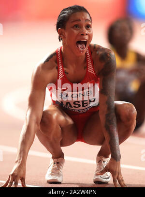 Bahrain Salwa Eid Naser feiert Gold gewinnen in den letzten Rennen der 400 Meter Frauen während der Tag sieben der IAAF Weltmeisterschaften am Khalifa International Stadium, Doha, Katar. Stockfoto