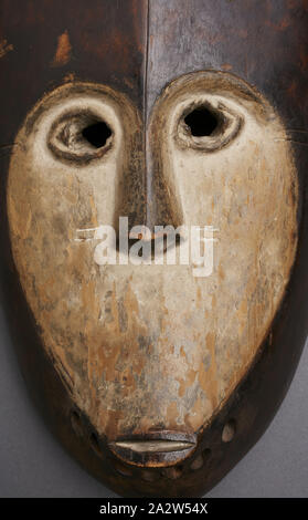 Maske, Ngbaka Menschen, 1900-1930, Holz, Pigment, 12-5/8 x 7 x 3-1/4 in., Afrikanische Kunst Stockfoto