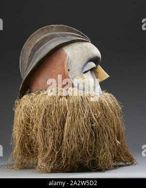 Helm Maske, Kwese, erste Hälfte des 20. Jahrhunderts, Holz, Pigment, Faser, 15-3/4 x 18-1/2 x 16 in., Afrikanische Kunst Stockfoto