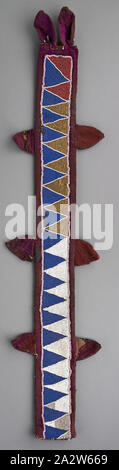 Personal Ummantelung, Yoruba, 1925-1950, Baumwolle, Samt, Leder und Glas Perlen., 54 x 12-1/4 x 2 in., Textil und Mode Kunst Stockfoto