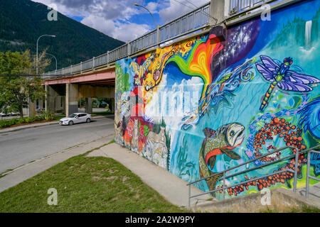 Lachs Wandbild auf Big Orange Brücke Ansatz, Nelson, British Columbia, Kanada Stockfoto