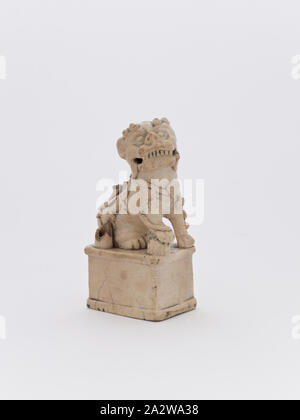 Hund von Fo, Datum unbekannt, Keramik oder Porzellan, H: 5-1/2", Asiatische Kunst Stockfoto