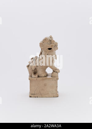 Hund von Fo, Datum unbekannt, Keramik oder Porzellan, H: 5-1/2", Asiatische Kunst Stockfoto