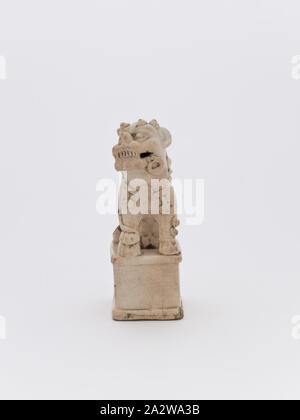 Hund von Fo, Datum unbekannt, Keramik oder Porzellan, H: 5-1/2", Asiatische Kunst Stockfoto