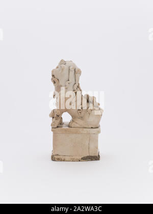 Hund von Fo, Datum unbekannt, Keramik oder Porzellan, H: 5-1/2", Asiatische Kunst Stockfoto
