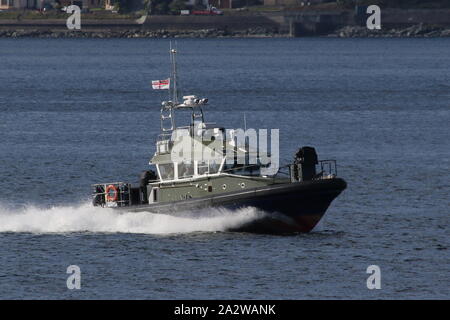 Rona, einer Insel-Klasse starten, betrieben von der Royal Marines (43 Commando Flotte Schutz Gruppe), vorbei an Gourock während der Übung gemeinsame Krieger 19-2. Stockfoto