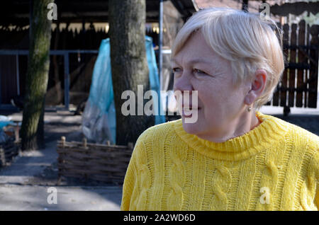 Ein Foto Session einer erwachsenen Frau 65 Jahre alt. Stockfoto