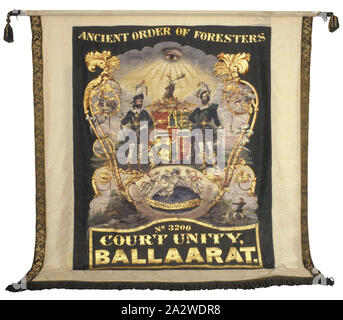 Banner - alten Auftrag von Förster, Thomas Flintoff, um 1860, grosse Banner. "Alten Auftrag von Förster/No3200/Gericht Einheit/Ballarat.' in Ölfarbe auf grün Taft gemalt. Zentrale Bild ist der Förster' Emblem: Umfasst seeing Eye, Hirsch, zwei schottische Männer, Wappen, etc., mit Motto: "Unitas Benevolentia bei Concordia." Unten unterzeichnet: T. Flintoff, Ballarat. Taft mit Baumwolle; cremig weiß Seidentaft Grenze Stockfoto