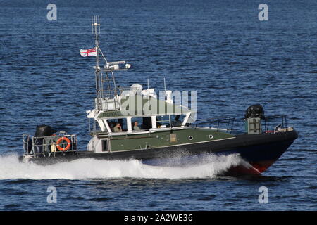 Rona, einer Insel-Klasse starten, betrieben von der Royal Marines (43 Commando Flotte Schutz Gruppe), vorbei an Gourock während der Übung gemeinsame Krieger 19-2. Stockfoto