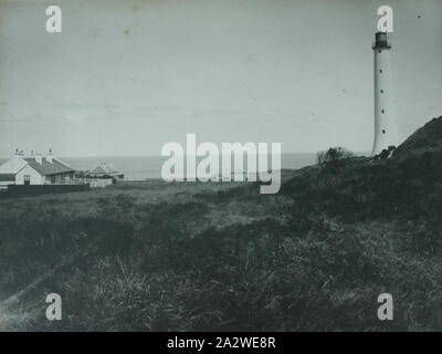 Fotografie - Cape Wickham Leuchtturm, King Island, 1887, einer der 32 Schwarzweiß-Fotos in einem Album [zwei Lose sind], die von einem J Campbell während ein Feld Naturforscher "Club für Victoria Expedition auf King Island. Das Album enthält auch Karten von King Island in der vorderen inneren Abdeckung und zurück Seite und zahlreiche Zeitungsausschnitte über die Expedition. Eine der Zeitungsausschnitte, durch eines der Mitglieder der Partei geschrieben Stockfoto