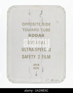 Zahnmedizinische Film - Kodak Australasia Pty Ltd", okklusale Ultra-Speed D Sicherheit 2 Film, Kodak okklusalen Ultra-Speed D Sicherheit 2 Film. Dieses Produkt ist Teil der Kodak Sammlung von Produkten, Werbematerialien, Fotos und Arbeitsleben Artefakte, wenn die Melbourne Produktionsanlage am Standort Coburg geschlossen. hergestellt und ein breites Spektrum an fotografischen Produkte, Australasien, wie Film, Papier, Chemikalien verteilt, Kameras Stockfoto