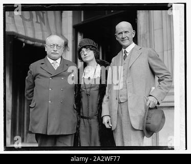 Rep. Victor Berger, Bertha Hale Weiß & Eugene V. Debs, 12/13/24 Stockfoto