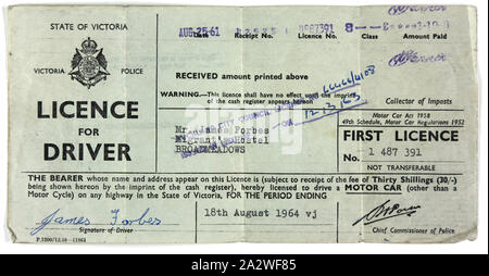 Führerschein - James Forbes, Bundesstaat Victoria, 25 Aug 1961, der Standard Treiber Lizenz für James Forbes von der Victoria Polizei, Staat Victoria, 25. August 1961 erteilt und gelten bis 18. August 1964. Das Dokument listet James' Adresse als Migrant in Broadmeadows und wurde auch von Auckland City Council für den Einsatz in Neuseeland aufgeprägt wurde. im Jahr 1963. James und Sylvia Forbes migriert von Aberdeen in Schottland mit ihren zwei Jahre alten Tochter Shirley Stockfoto