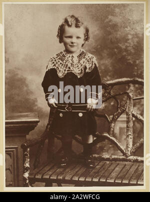 Digitales Bild - Eric John Brady, ca. 1900, digitale Kopie von original Foto von Eric John Brady, ca. 1900. Dies ist Teil einer Sammlung von Familie Fotos zu 'Hochland' Homestead beziehen. Die Lawrey Familie waren frühe Siedler im Kinglake Bereich und im 'Hochland' Homestead aus den späten 1890er Jahren bis 1950 lebte. Der Schornstein aus 'Hochland' ist Teil der Viktorianischen Buschfeuer Sammlung. "Das Hochland' wurde zerstört Stockfoto