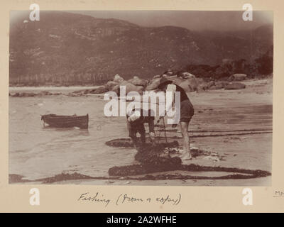 Fotografie - 'angeln', Flinders Island, 1893, einer der 60 - Schwarz und Weiß und Sepia Fotografien in einem gebundenen Album [sechs Farbtönen neun Lose sind], die von einem J Campbell während ein Feld Naturforscher "Club für Victoria wissenschaftliche Expedition zu der Furneaux Gruppe von Inseln, Bass Strait, im November 1893 Stockfoto