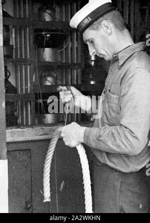 Fotografie - von Dorothy Davidson, circa 1930, Seemann an Bord der S.S. Katoomba Quoits. Titel: "Bin mehr Quoits Stockfoto