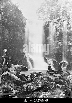 Negative-Gruppe auf der Basis von Lal Lal fällt, Moorabool Fluss, Victoria, 30 Sep 1896, eine Gruppe von Menschen an der Basis der Moorabool fällt Stockfoto