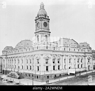 Negative - Rathaus, Melbourne, Victoria, ca. 1880, Melbourne Town Hall. Der Portikus hat nicht auf der Swanston Street Fassade gebaut worden, es gibt keine Uhr in der Uhrturm und es erscheint ein Eintrag, mit Markise, auf der Collins Street Fassade. Es gibt eine Reihe von Brücken über die Dachrinne auf der Swanston Street Stockfoto