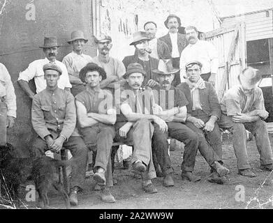 Negative - Koondrook, Victoria, ca. 1915, eine Gruppe der Arbeitnehmer bei Arbuthnotts Mühle Stockfoto