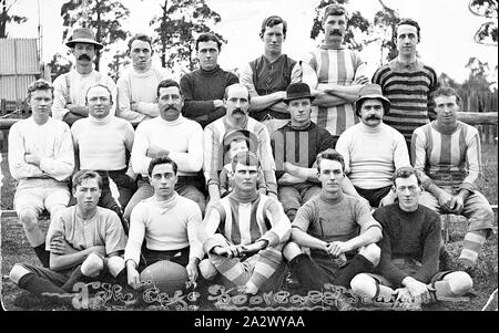 Negative - Mirboo, Victoria, vor 1914, der Mirboo Cafe Fußballmannschaft Stockfoto