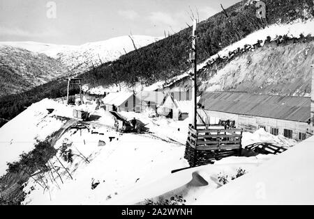 Negative - Staatliche Kommission Elektrizität, McKay Stollen zu Nr. 1 Headrace Tunnel im Schnee, Kiewa, Victoria, 1952, die McKay Stollen am Nr. 1 Headrace Tunnel Stockfoto