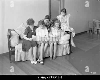 Negative - International Harvester, Gruppe der weiblichen Büroangestellten, 1940, Teil einer großen Sammlung von Glas- und Filmnegative, Folien, Fotoalben, Produktkataloge, Videos, Kinofilme, Firma Zeitschriften, Inserate und Zeitungsausschnitte über die Tätigkeiten der International Harvester Company und ihre Tochtergesellschaften in Australien. Der International Harvester Company von Amerika wurde im Jahre 1902 durch den Zusammenschluss der fünf führenden gebildet Stockfoto