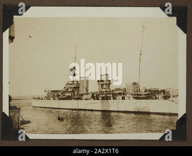 Fotografie - Passagierschiff auf See, 1928, einer der 90 drei Bilder von einem Foto Album nach Australien geholt von Archibald Gordon Maclaurin migriert, wenn er im Jahr 1928. Es schließt frühe Fotos seiner Vorbereitung der Migration für Reisen nach Frankreich, sowie Fotos, die er einmal in Australien hinzugefügt, inklusive Fotos, die ihm von Familie in England geschickt, und Bilder aus seiner Migration Stockfoto