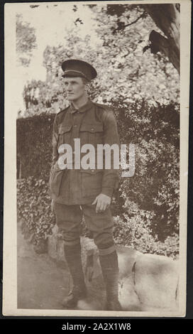 Digitales Bild - Peter Lawrey, 31 Bataillon, Weltkrieg, um 1914, digitale Kopie von original Foto von Peter Lawrey (909 PTE J.C. Lawrey), 31 Bataillon, Erster Weltkrieg, um 1914. Dies ist Teil einer Sammlung von Familie Fotos zu 'Hochland' Homestead beziehen. Die Lawrey Familie waren frühe Siedler im Kinglake Bereich und im 'Hochland' Homestead aus den späten 1890er Jahren bis 1950 lebte. Der Schornstein aus 'Hochland' ist Teil der Viktorianischen Stockfoto