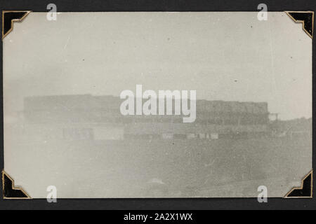 Fotografie - 205 Squadron Hangar", Singapur, 1941, schwarz-weiß Foto von 205 Squadron Hangar in Singapur. Einer der 116 Fotos in einem Fotoalbum von Pilot Officer Colin Keon-Cohen. Dies sind sehr gute Bilder des Lebens in Singapur mit 205 Sqn RAF, dann 77 Sqn RAAF, dem Zweiten Weltkrieg Stockfoto