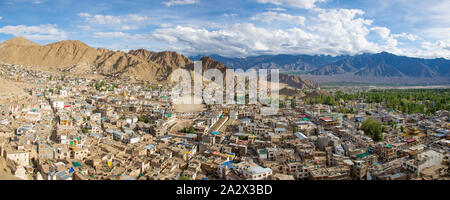Panoramablick von Leh in Ladakh, Nordindien Stockfoto