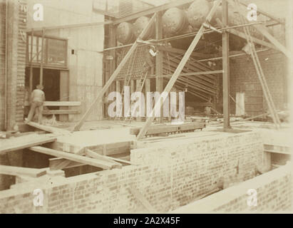 Fotografie - Melbourne Stromversorgung Co, Errichtung von Kessel, Richmond, Victoria, 20 Mar 1912, Teil eines großen fotografischen Sammlung von Glas- und Filmnegative, Fotos und Fotoalben, im Zusammenhang mit der Entwicklung der elektrischen Energieversorgung Industrie in Victoria, von der Staatlichen Kommission Elektrizität von Victoria (SECV) von 1919 bis 1993 und verschiedene Vorgänger private und kommunale Stromversorgung Unternehmen zurück bis in die späten 1880 s betrieben Stockfoto