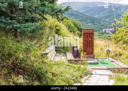 Armenien. Tsakhkadzor. Kecharis Kloster. Steinerne grab Marker außerhalb der Kirche von Saint Harutyun, 13. Stockfoto