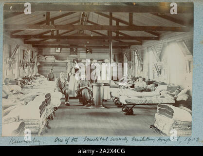 Fotografie - "Einer der Krankenstationen "Lazarett, Kimberley, Südafrika, 1902, 74 schwarz-weiß Fotografien innerhalb einer schwer fallen Foto Album enthalten. Eingeschrieben auf der vorderen Seite des Albums bin. G.A. Warner". Zu Schwester Mabel Ashton Warner, die im Queen Alexandra's Royal Pflegedienst serviert gehörte. Fotos sind in ein Album geklebt, und sind in der Regel sehr blass. Es scheint, als ob einige kommerziell produziert; andere sind grobe und Amateurhaft Stockfoto