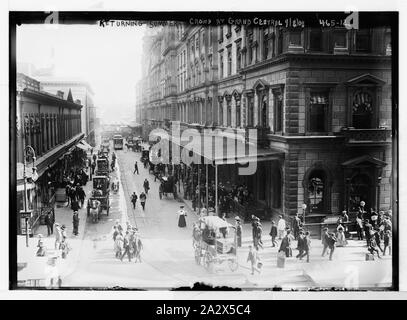 Zurück Sommer Menge außerhalb der Grand Central 9/8/08 New York Stockfoto