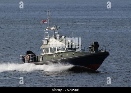 Mull, eine Insel-Klasse starten, betrieben von der Royal Marines (43 Commando Flotte Schutz Gruppe), vorbei an Gourock während der Übung gemeinsame Krieger 19-2. Stockfoto