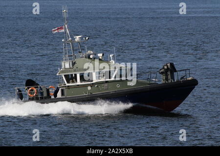 Mull, eine Insel-Klasse starten, betrieben von der Royal Marines (43 Commando Flotte Schutz Gruppe), vorbei an Gourock während der Übung gemeinsame Krieger 19-2. Stockfoto