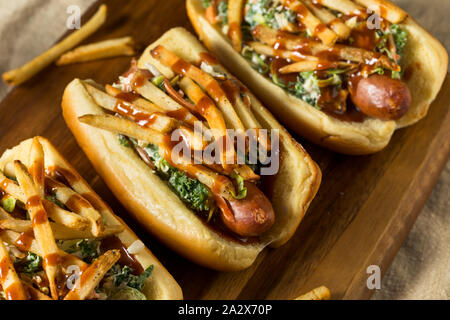 Hausgemachte Cleveland polnische Junge Sandwich mit Grill und Pommes Frites Stockfoto