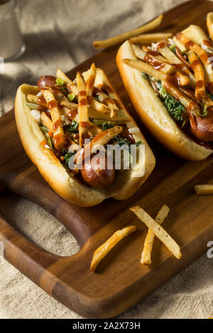 Hausgemachte Cleveland polnische Junge Sandwich mit Grill und Pommes Frites Stockfoto