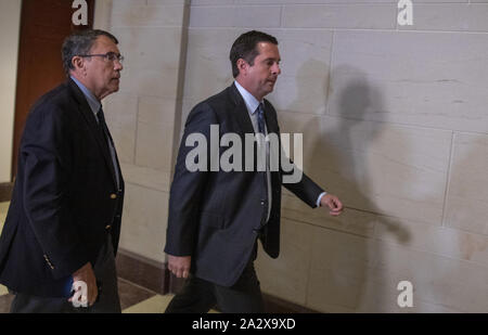 Washington, United States. 03 Okt, 2019. Vertreter Devin Nunes (R-CA) verlässt das Haus Intelligenz Ausschusssitzung, wo der ehemalige US-Sonderbeauftragten für UkraineÊKurt VolkerÊis im Kapitol in Washington, DC am Donnerstag, 3. Oktober 2019 in einem Interview. Foto von Tasos Katopodis/UPI Quelle: UPI/Alamy leben Nachrichten Stockfoto